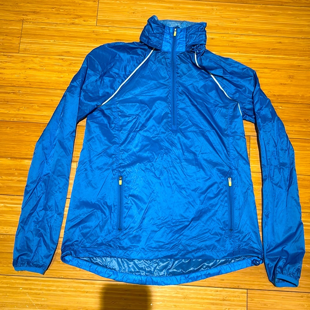Half zip Sweaty Betty windbreaker with hood